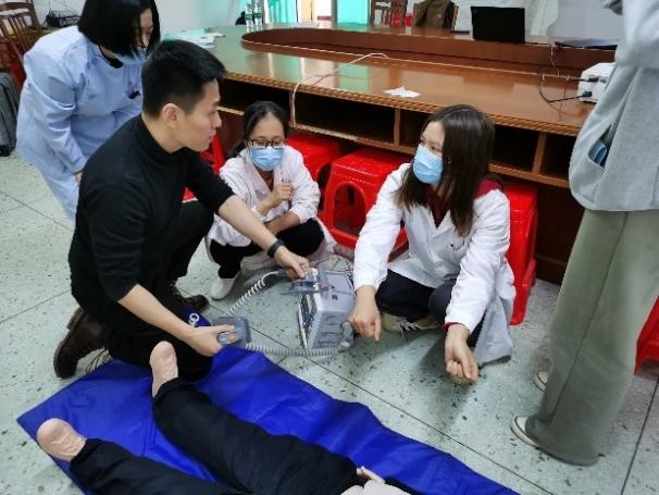 【我为群众办实事】冬日送温暖、送健康