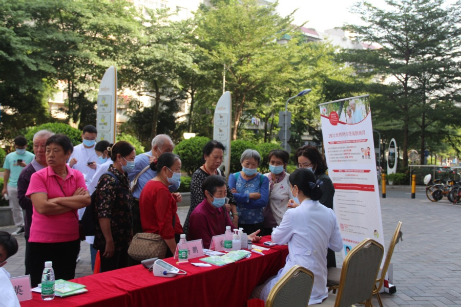 深圳市二院携手北京天坛医院，举办关注老年认知障碍义诊活动